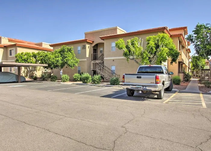 Poolside Retreat Near North Mountain! Holiday home Phoenix