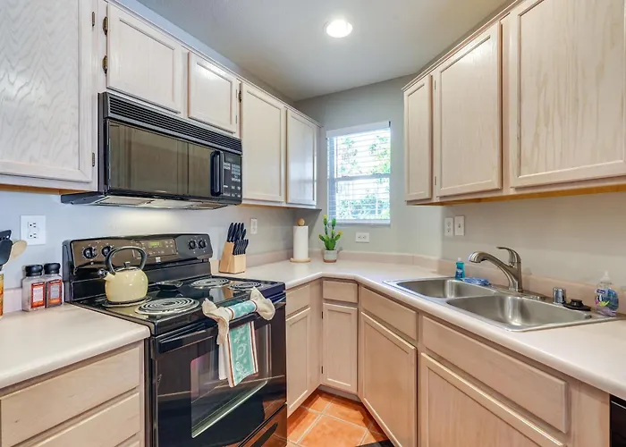 Poolside Retreat Near North Mountain!