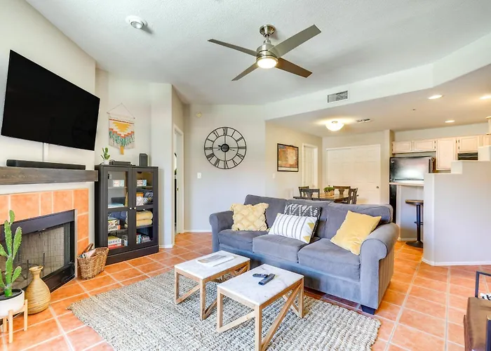 Poolside Retreat Near North Mountain! Holiday home Phoenix
