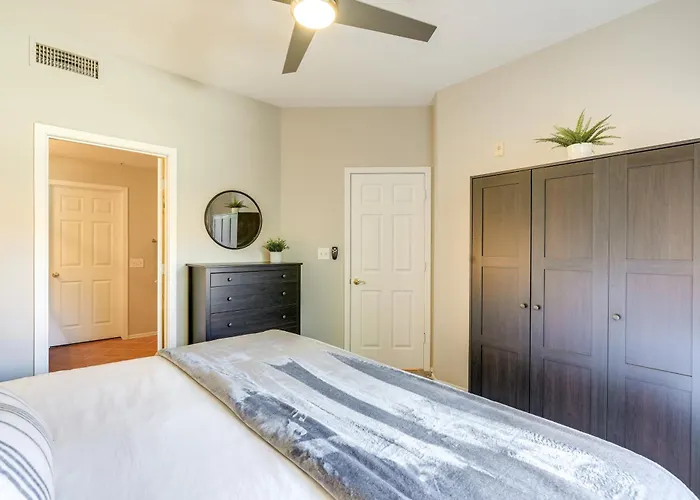 Holiday home Poolside Retreat Near North Mountain! *