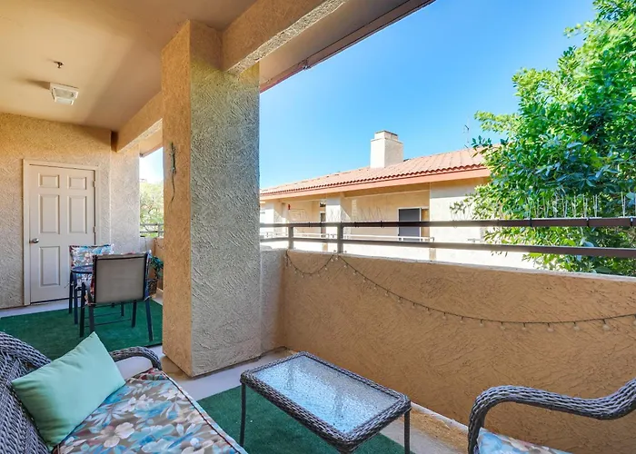 Poolside Retreat Near North Mountain! Holiday home Phoenix