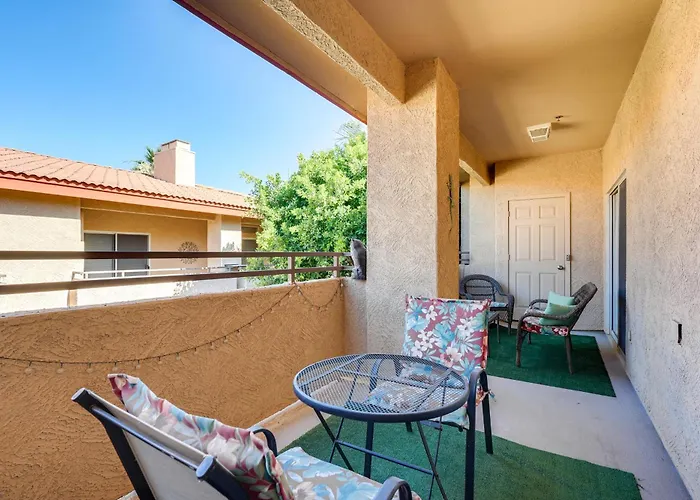 Holiday home Poolside Retreat Near North Mountain! *