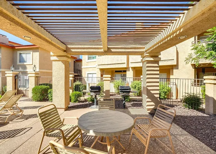 Poolside Retreat Near North Mountain! *