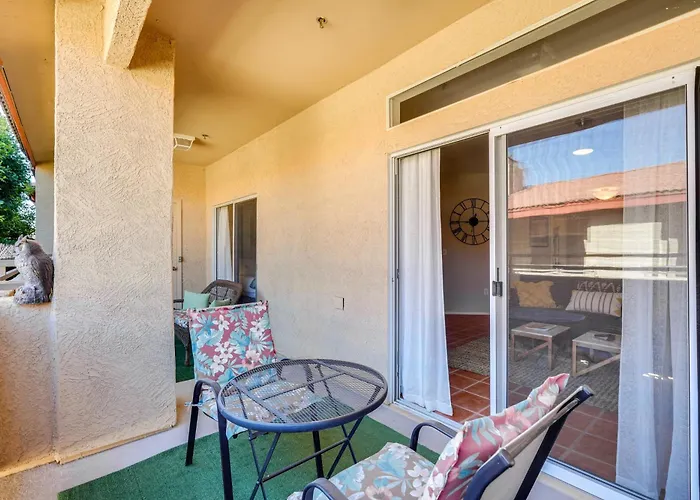 Holiday home Poolside Retreat Near North Mountain!