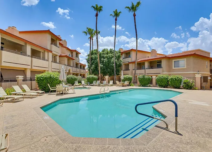 Holiday home Poolside Retreat Near North Mountain! *